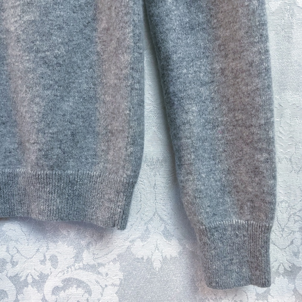 Uniqlo Women’s Light Gray 100% Cashmere Crew Neck Long Sleeve Sweater Size S GUC - Picture 2 of 7